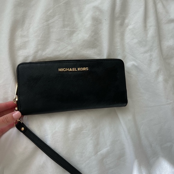 Black michael kors leather wallet